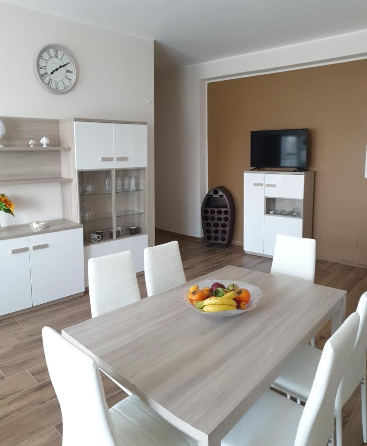 Guesthouse Fino'S Family 모노폴리 외부 사진